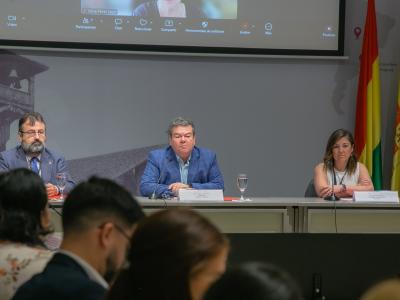 Mesa de ponentes en el encuentro Iberoamericano