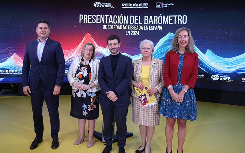 Según un estudio de Fundación ONCE y Fundación AXA, elaborado dentro del Observatorio Estatal de la Soledad no Deseada Foto de familia de los participantes en la presentación del barómetro