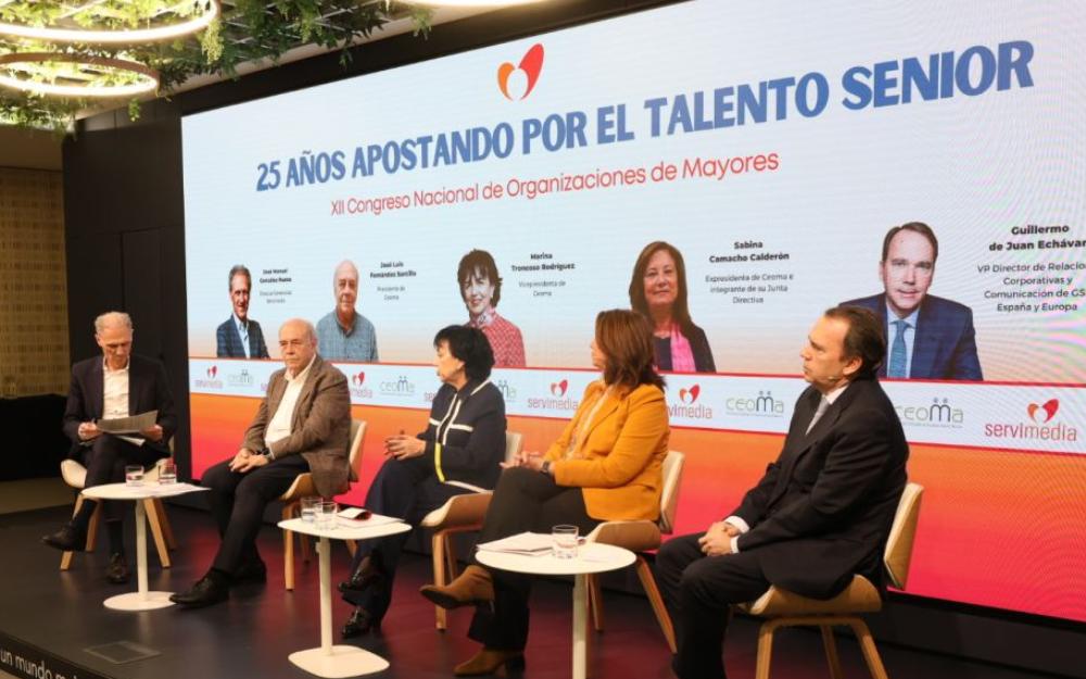 Durante el diálogo de Servimedia '25 años apostando por el talento senior' Los participantes en el diálogo de Ceoma sobre '25 años apostando por el talento senior', celebrado en Servimedia | Foto de Jorve Villa