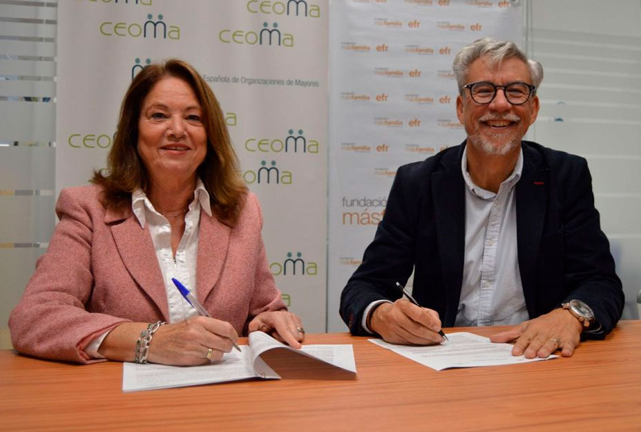 Momento de la firma entre ambas entidades.