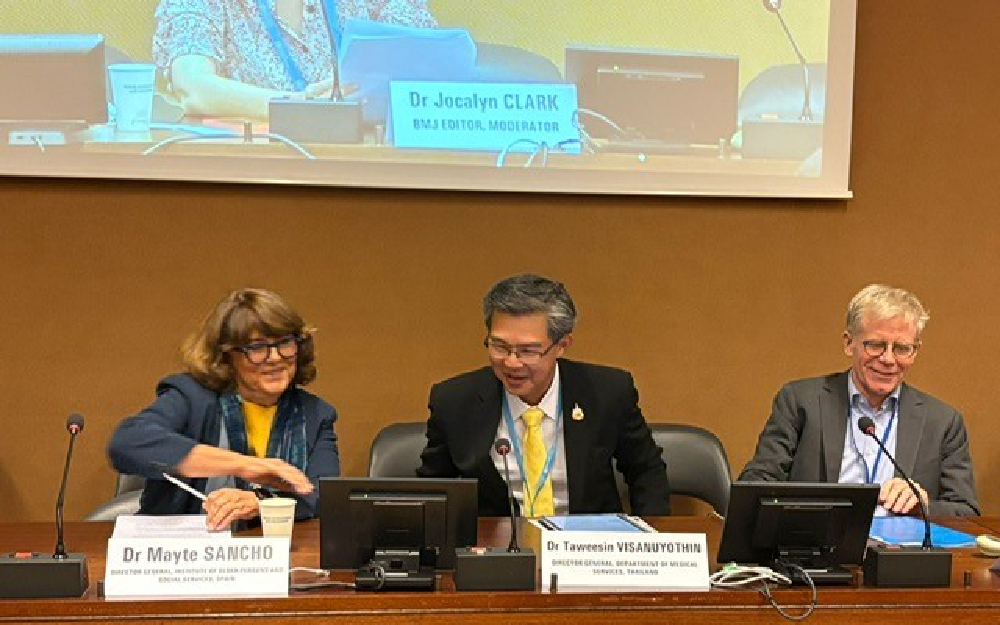A la izquierda, Mayte Sancho, directora general del Imserso, durante su intervención en la Asamblea Mundial de la Salud, el principal encuentro anual de la Organización Mundial de la Salud (OMS)