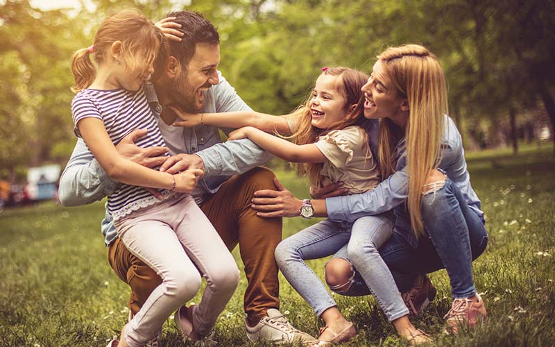 Imagen de una familia con dos hijos