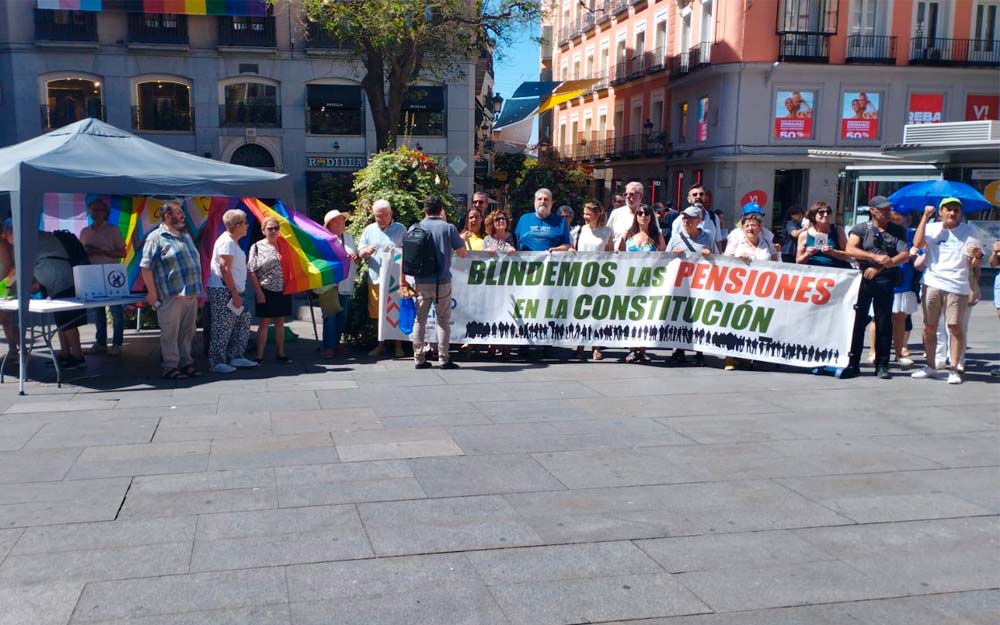 Bajo el lema ‘Somos 48 millones de pensionistas para Blindar las Pensiones en la Constitución’ Concentración de pensionistas en la plaza de Callao de Madrid