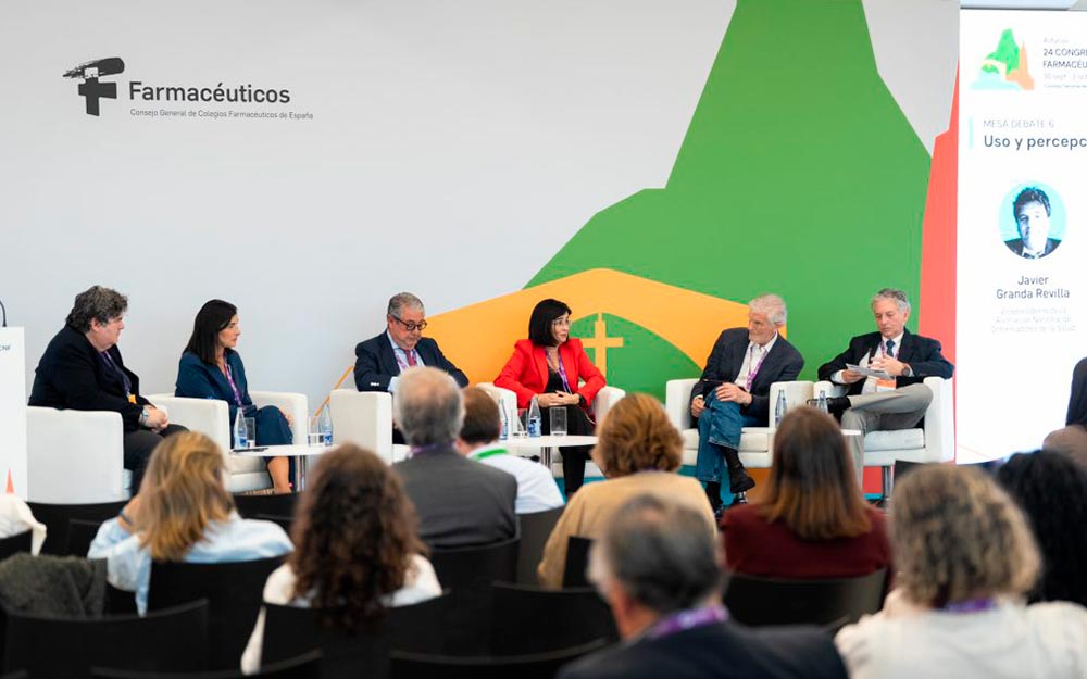 Participantes en la mesa de debate del Congreso Nacional Farmacéutico