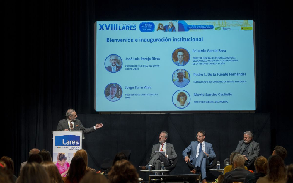 El presidente del Grupo Lares dando la bienvenida institucional