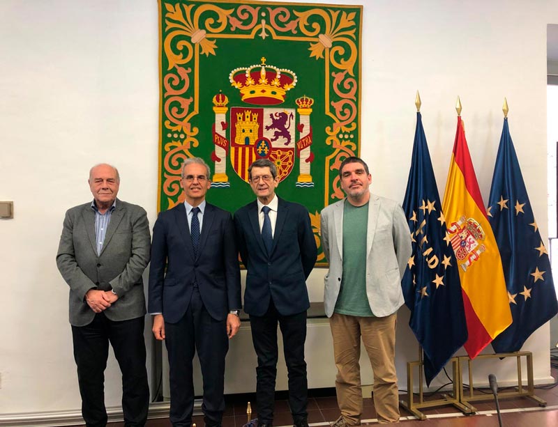 Representantes de la PMP y la FEMP en el acto de firma del convenio.