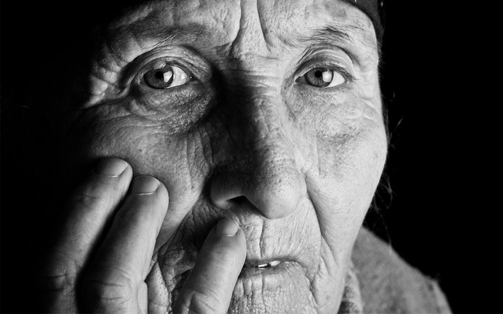 La Mesa Estatal por los Derechos de las Personas Mayores exige la creación de la convención de Naciones Unidas sobre los Derechos de las Personas Mayores retrato de una mujer mayor