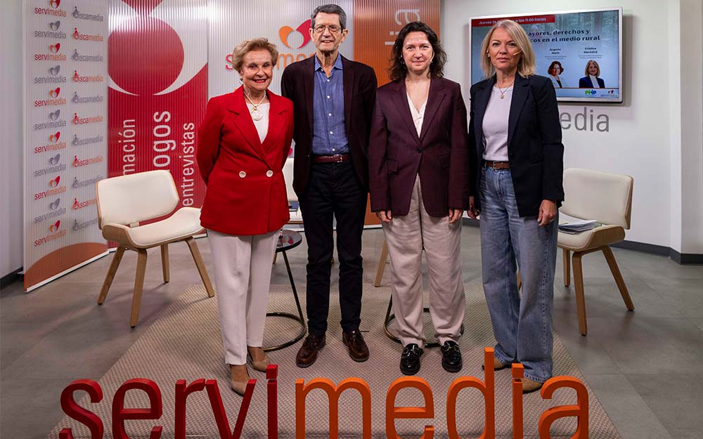 Participantes en el debate en el estudio de Servimedia TV