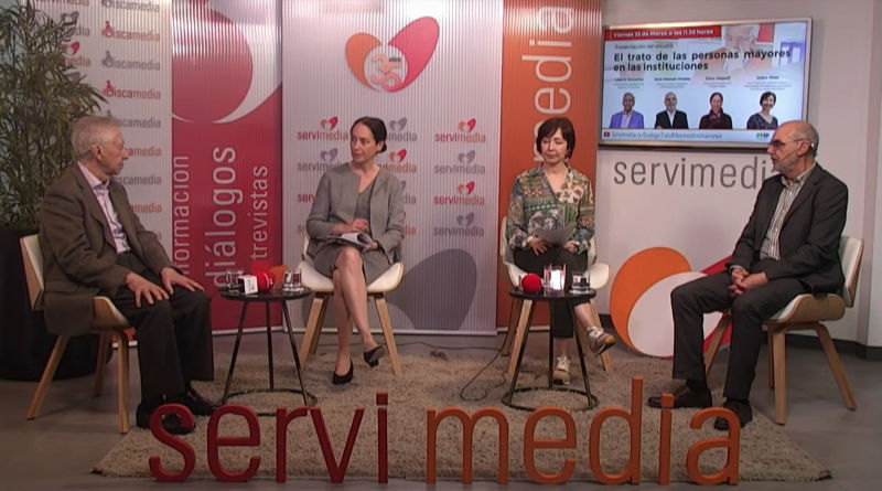 El informe elaborado la Plataforma y Fresno Consulting fue presentado en la agencia de noticias Servimedia Un instante del diáloigo celebrado en Servimedia