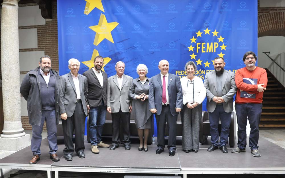 Según el Observatorio Estatal de la Soledad no Deseada, 4.849.000 personas viven solas en España. Foto de familia de la jornada 'Las actuaciones locales que abordan la soledad no deseada'