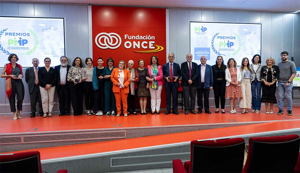 Día Internacional de las Personas Mayores Foto de familia con todos los premiados