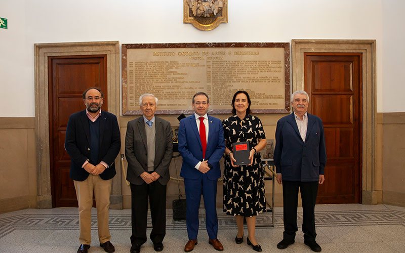 Enmarcado en la Cátedra Abanca-Afundación/ICADE Longevidad, Economía y Sociedad de Comillas Foto de familia con los firmantes del convenio marco