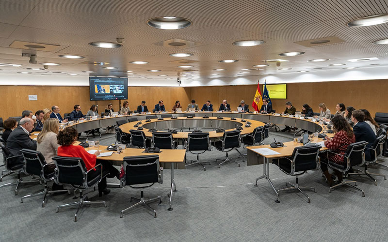 Un instante de la reunión del Foro de Inclusión Financiera celebrada en el Ministerio de Economía