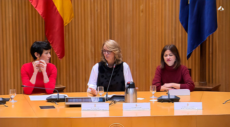 Elma Saiz, Mercè Perea y Sira Rego durante la clausura de la jornada