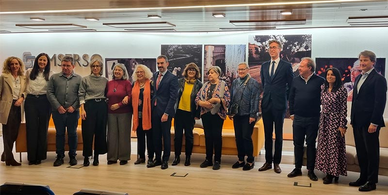 Foto de familia de los participantes en la jornada