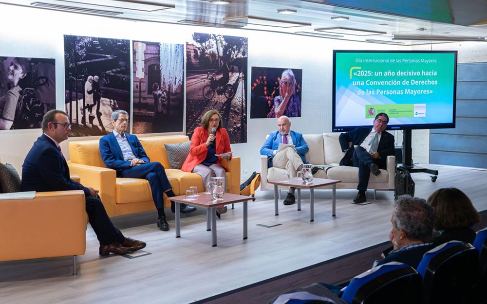 Un instante de la mesa redonda celebrada durante la jornada