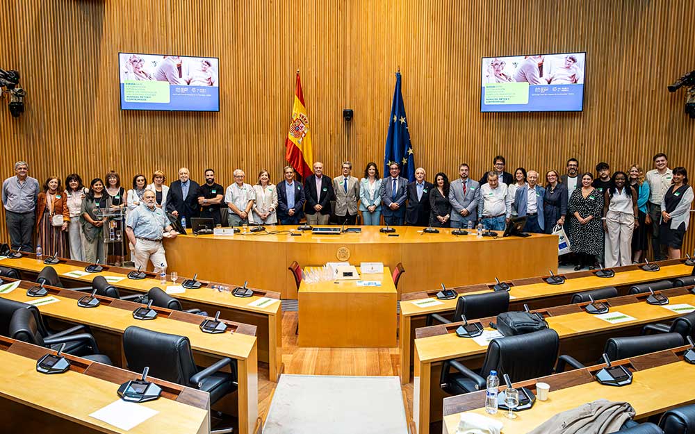 Foto de familia de la Jornada sobre la Convención ONU de Derechos de las Personas Mayore celebrada por la PMP en el Congreso de los Diputados