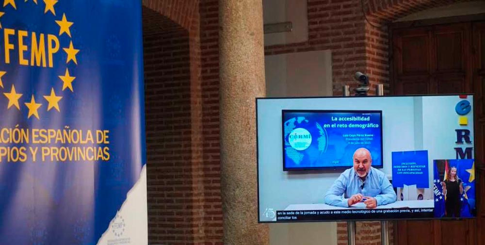 Luis Cayo Pérez Bueno durante su intervención en la jornada de la FEMP
