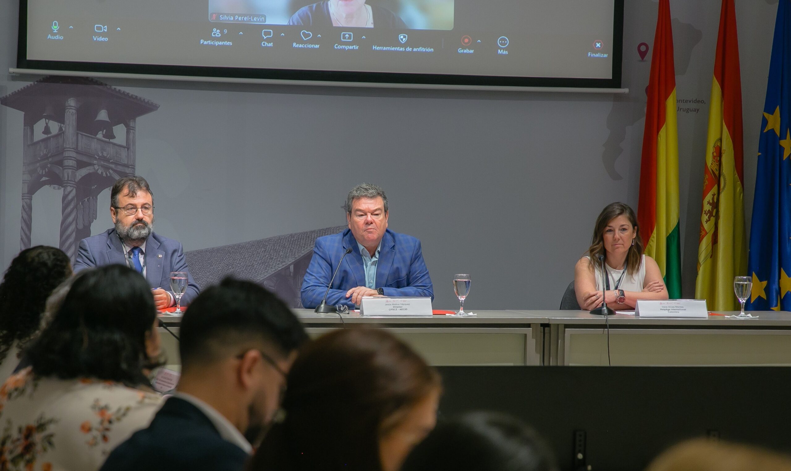 Mesa de ponentes en el encuentro Iberoamericano