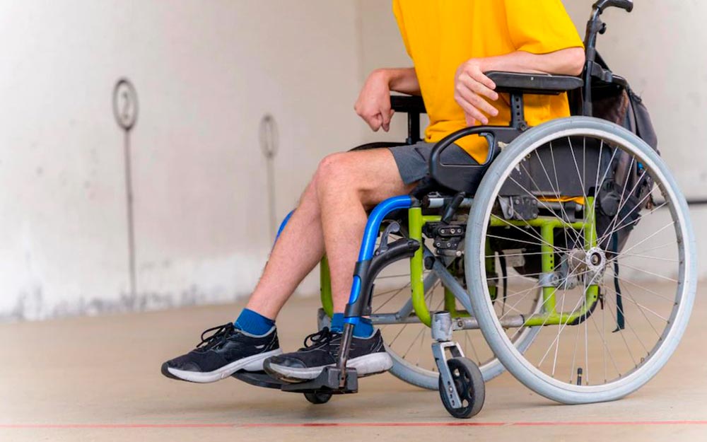 Supone evolucionar desde un enfoque médico-rehabilitador hacia una consideración social de la discapacidad Persona en silla de ruedas