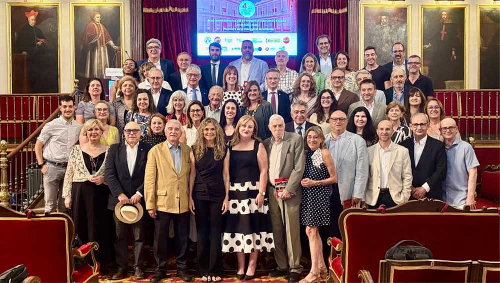 Foto de familia del acto de celebración del 40º aniversario de Ciriec-España