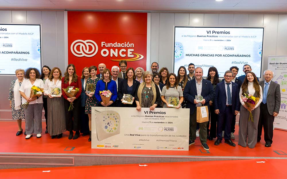 De un total 62 de buenas prácticas siete fueron premiadas en las distintas categorías Foto de familia con los premiados