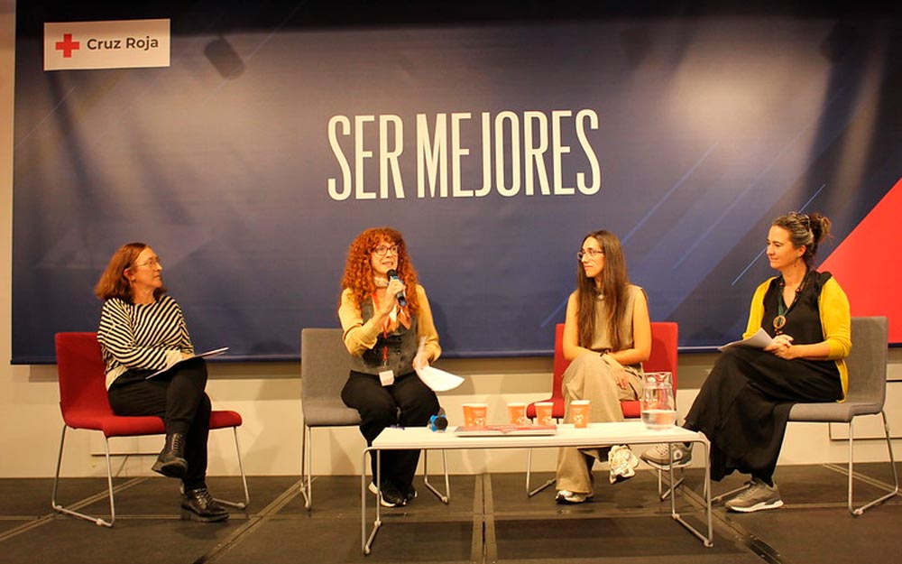Apuesta por reducir la invisibilidad y precariedad en la que trabajan las personas en el sector, en su gran mayoría mujeres Un instante de la presentación del estudio de Cruz Roja