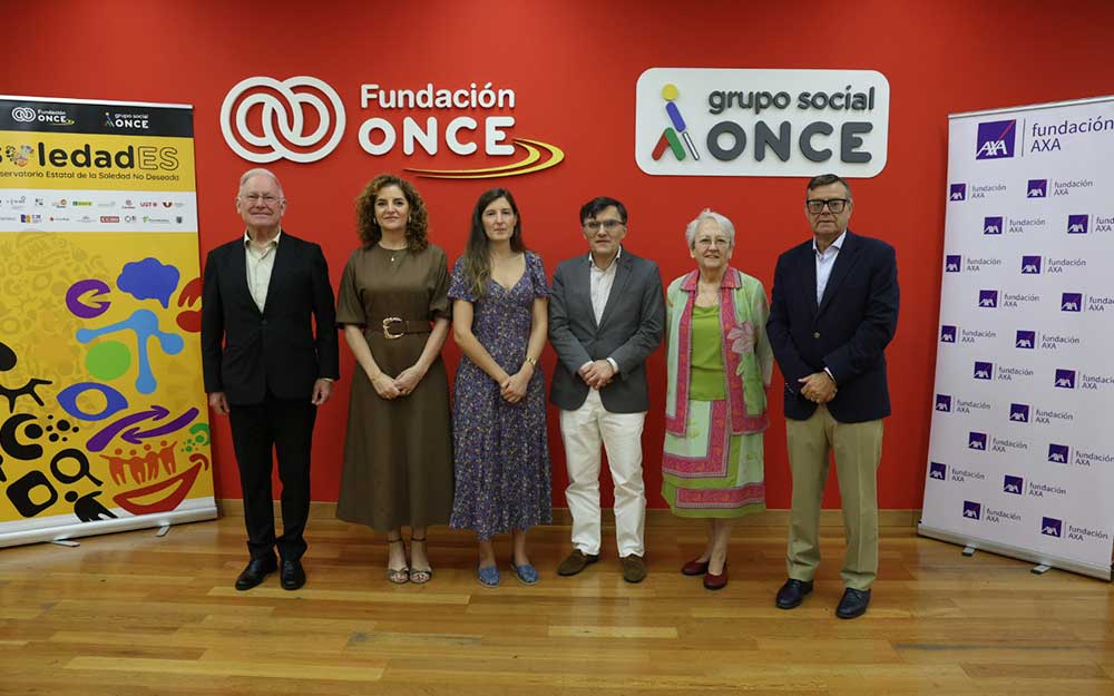 Foto de familia de los participantes en la presentación del estudio