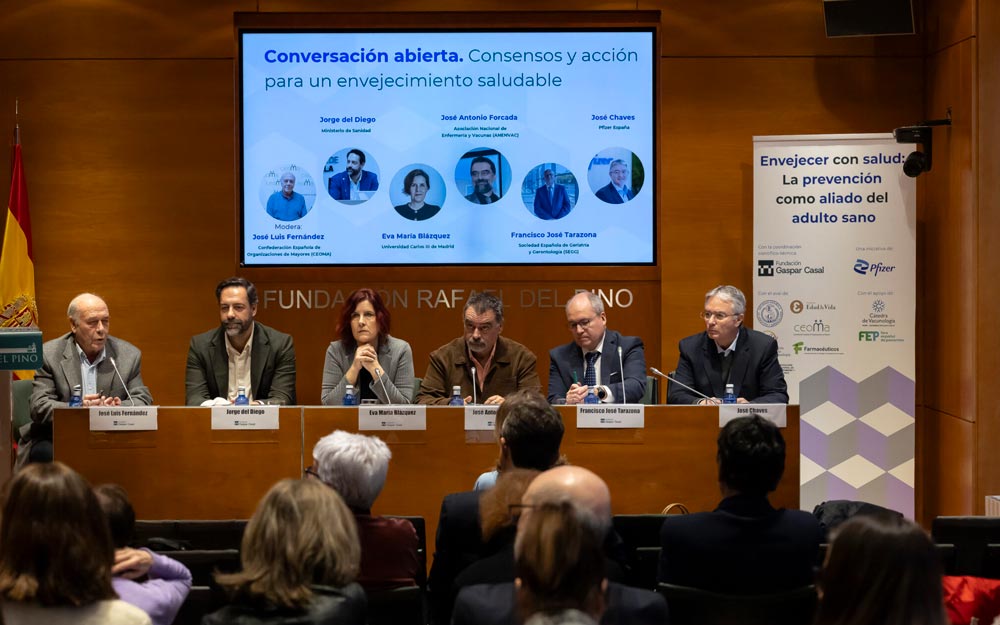 Panel de expertos durante la presentación del informe