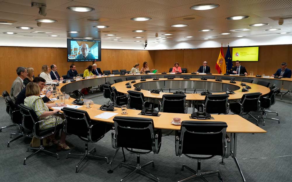 Durante la Reunión de Inclusión Financiera celebrada en el Ministerio de Economía Un instante de la Reunión de Inclusión Financiera celebrada en el Ministerio de Economía Comercio y Empresa.