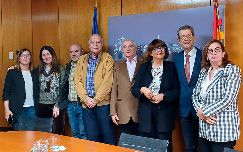 Foto de familia de los participantes en el encuentro
