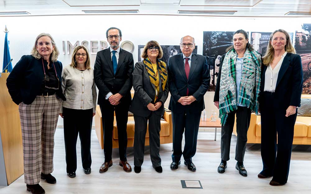 Foto de familia de los participantes en el seminario