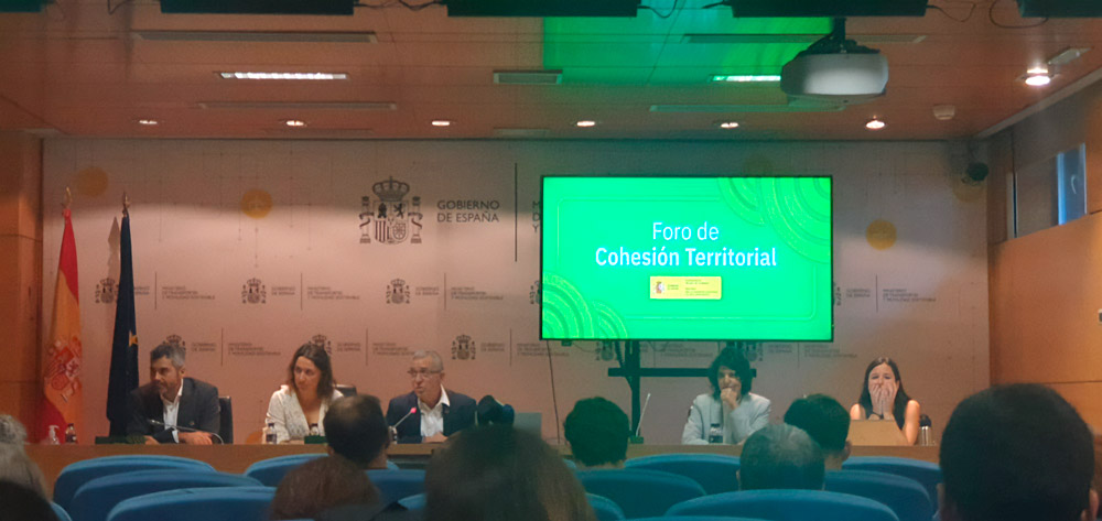 Ponentes en la mesa del Foro