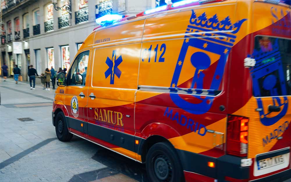 Imagen en la que aparece una ambulancia del Samur