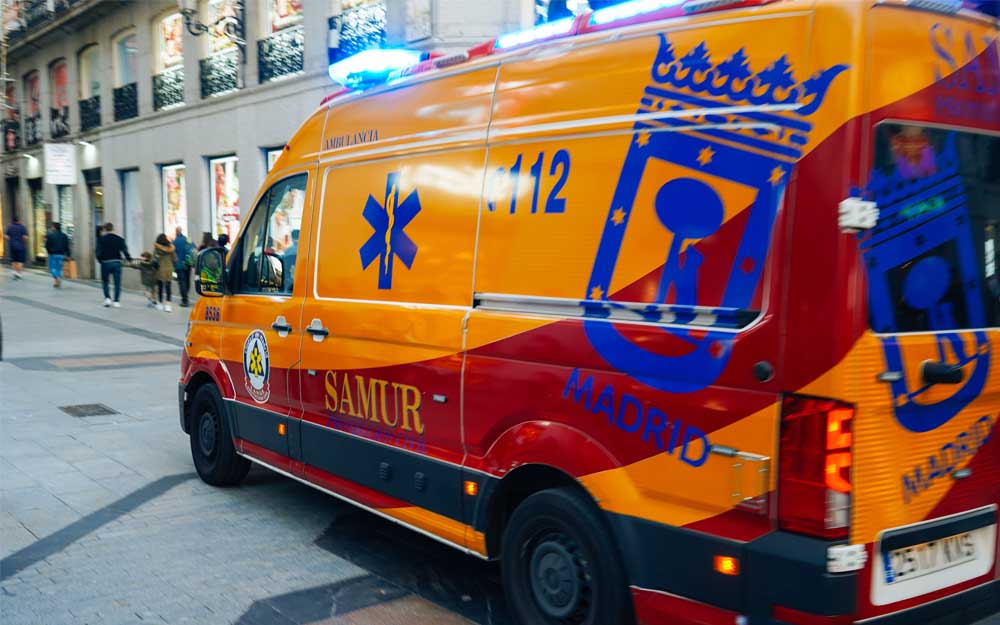 El Sistema Nacional de Salud es un elemento imprescindible en la vida de las personas mayores y personas con discapacidad mayores Imagen en la que aparece una ambulancia del Samur