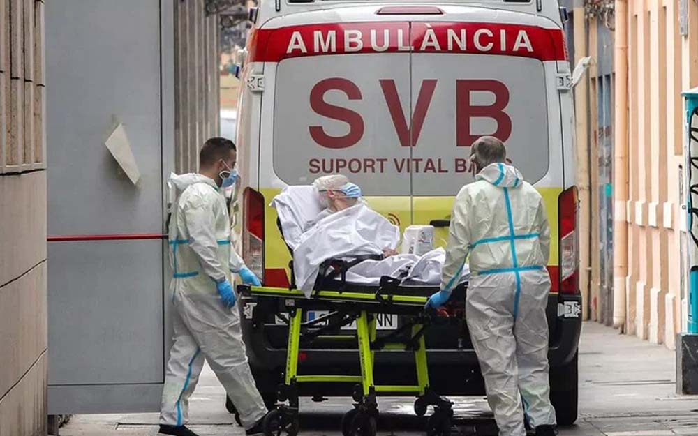 Se ha solicitado a los fiscales superiores donde les pide que en un mes le remitan información actualizada sobre el número de diligencias. Traslado de una residente contagiada de covid en el centro Velluters de Valencia