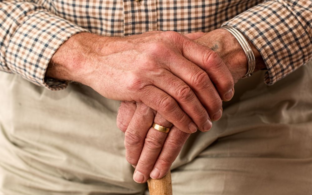 El 60% de las personas pensionistas cobran menos de 1.000 euros al mes y representan casi seis millones de personas. El 60% de las personas pensionistas cobran menos de 1.000 euros al mes y representan casi seis millones de personas.