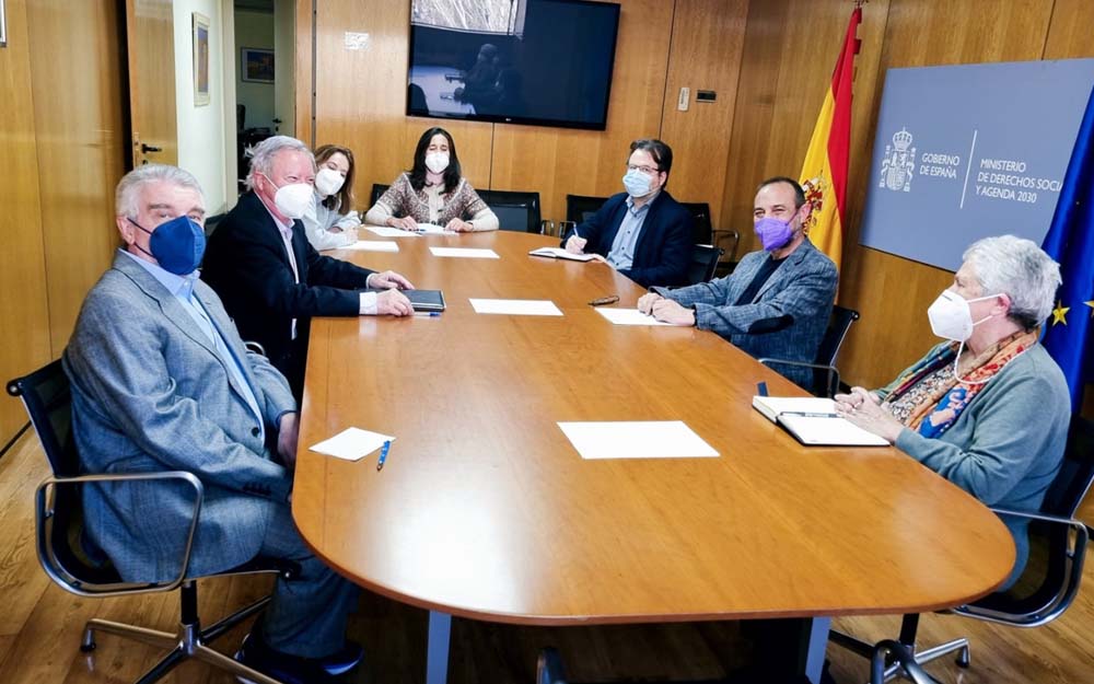 Ángel Rodrígez Castedo y Miguel Ángel Cabra de Luna, presidente y secretario general de la PMP en la reunión celebrada este martes en la sede del IMSERSO con su director general, Luis Alberto Barriga