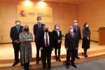 Foto de grupo durante la firma del protocolo de las entidades bancarias para la inclusión financiera de las personas mayores