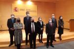 Foto de grupo durante la firma del protocolo de las entidades bancarias para la inclusión financiera de las personas mayores