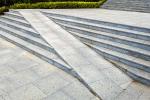 Escaleras con rampas accesibles