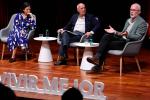 Participantes en una de las mesas de debate del foro