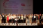 Foto de familia con los participantes en el foro