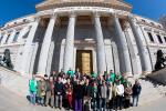 Los participantes en la reunión posan frente al Congreso de los Diputados