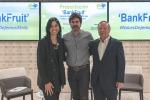 Hernán Zin, director de BanKFruit, junto a la directora de 65ymas.com, Ana Bedia (a la izquierda), y el presidente de la PMP, Ángel Rodríguez Castedo (a la derecha)