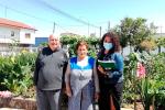 Dos personas mayores responden a una de las encuestas del programa en Galicia