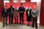 Miembros del PSOE con los representantes de la PMP