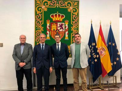 Representantes de la PMP y la FEMP en el acto de firma del convenio.