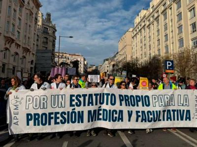 Manifestación de profesionales sanitarios en la calle