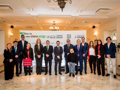 Foto de familia de la presentación de la Fundación ONCE Baja Visión